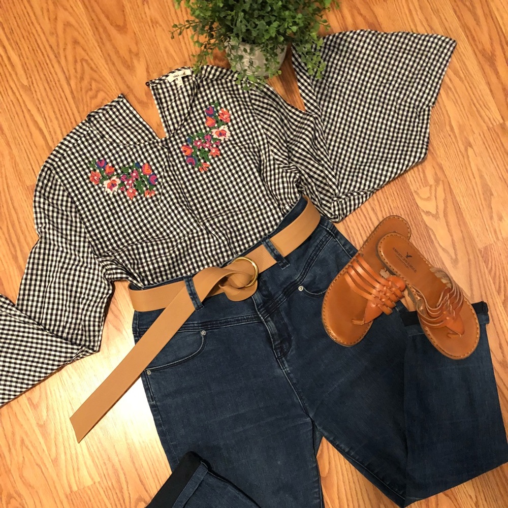 Bleuh Ciel flower embroidered checkered Top
